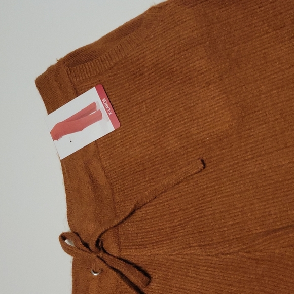DKNY Cashmere Blend Jogger Set - Picture 10 of 16